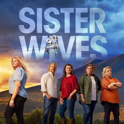 Kody is with his three wife while Christine is standing separate from them.